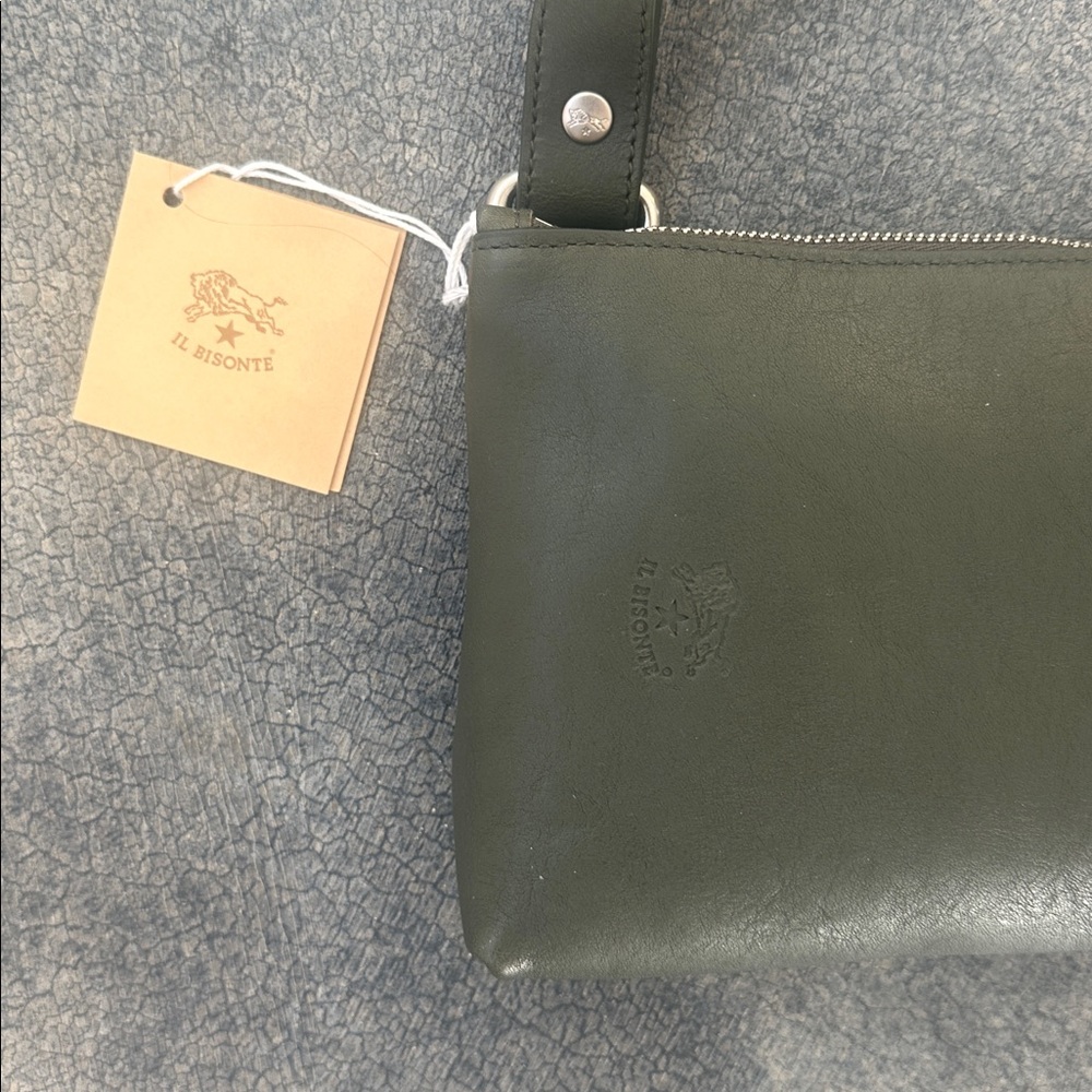 Olive green italian leather small crossbody top zip envelope bag. Il Bisonte - Picture 2 of 6